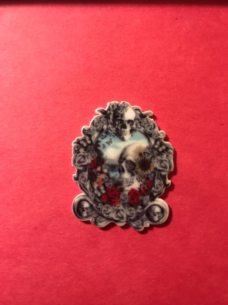 Skull Mirror Needle Minder