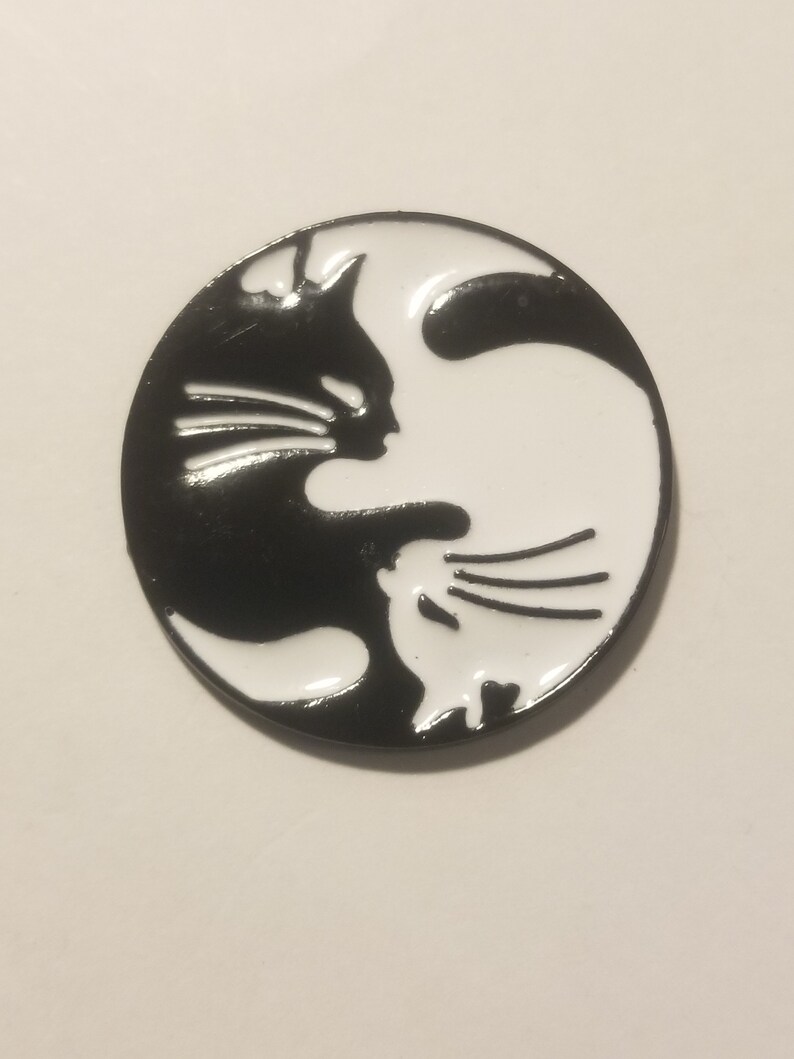 Yin Yang Cats Needle Minder