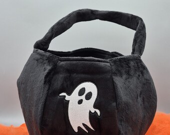Panier Halloween en peluche noir personnalisé,panier brodé avec un prénom + fantôme, panier avec broderie, chasse aux bonbons, sac halloween