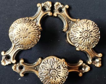 Antique Brass Flower Knobs: Rajwadi Style Drawer Pulls