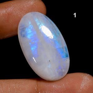 Tutte le forme miste, pietra preziosa di pietra di luna arcobaleno, cabochon di pietra di luna blu fuoco, cristalli di pietra di luna arcobaleno bianca naturale e retro piatto lucidati a mano. 1. 30X17X6mm 31Crt