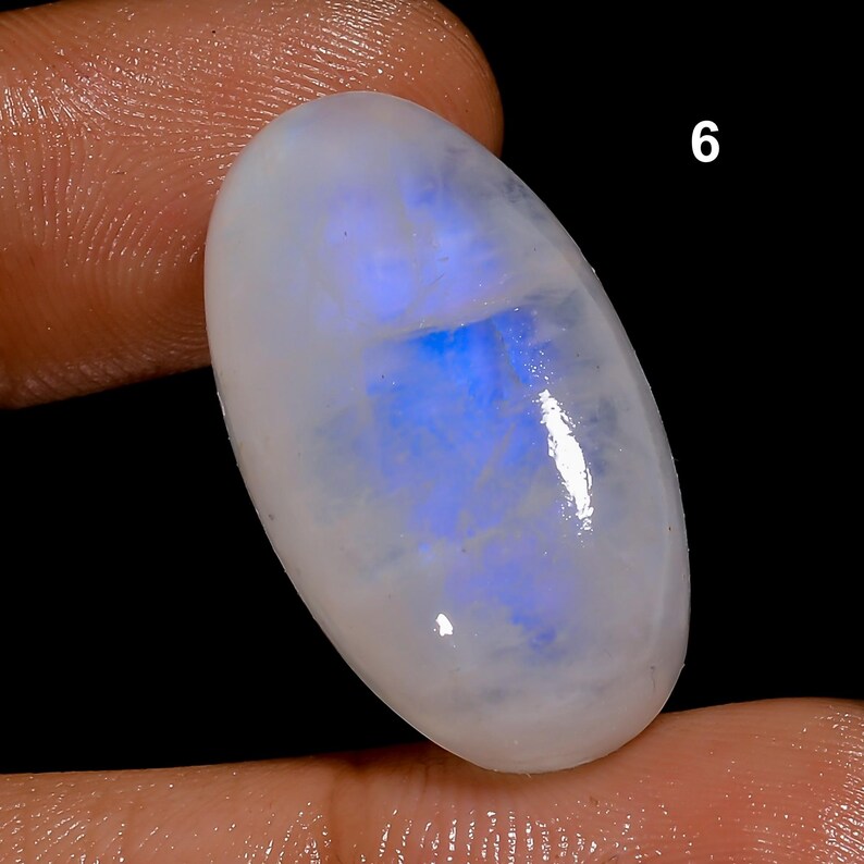 Tutte le forme miste, pietra preziosa di pietra di luna arcobaleno, cabochon di pietra di luna blu fuoco, cristalli di pietra di luna arcobaleno bianca naturale e retro piatto lucidati a mano. 6. 27X15X8mm 31Crt