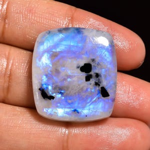 Piedra lunar arcoíris natural con turmalina negra, cabujón de piedra lunar de fuego azul divertido para la fabricación de joyas, cristal curativo