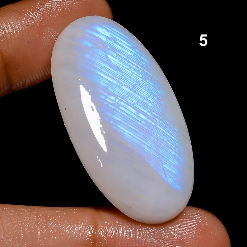 Tutte le forme miste, pietra preziosa di pietra di luna arcobaleno, cabochon di pietra di luna blu fuoco, cristalli di pietra di luna arcobaleno bianca naturale e retro piatto lucidati a mano. 5. 39X22X6mm 52Crt