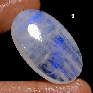 Tutte le forme miste, pietra preziosa di pietra di luna arcobaleno, cabochon di pietra di luna blu fuoco, cristalli di pietra di luna arcobaleno bianca naturale e retro piatto lucidati a mano. 9. 37X23X7mm 56Crt