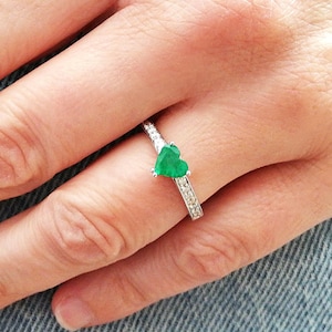 Emerald heart 18k gold ring, natural emerald ring