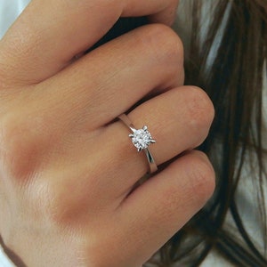 Certified round Diamond solitaire ring 18k white gold, 4 prong Real Diamond ring