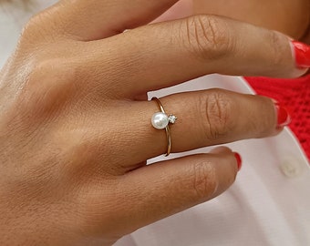 Pearl and Diamond ring in 18k Gold, Pearl cluster ring, Delicate ring,