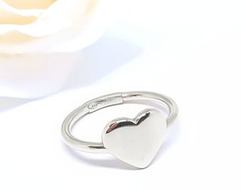 heart ring in 9k solid gold.