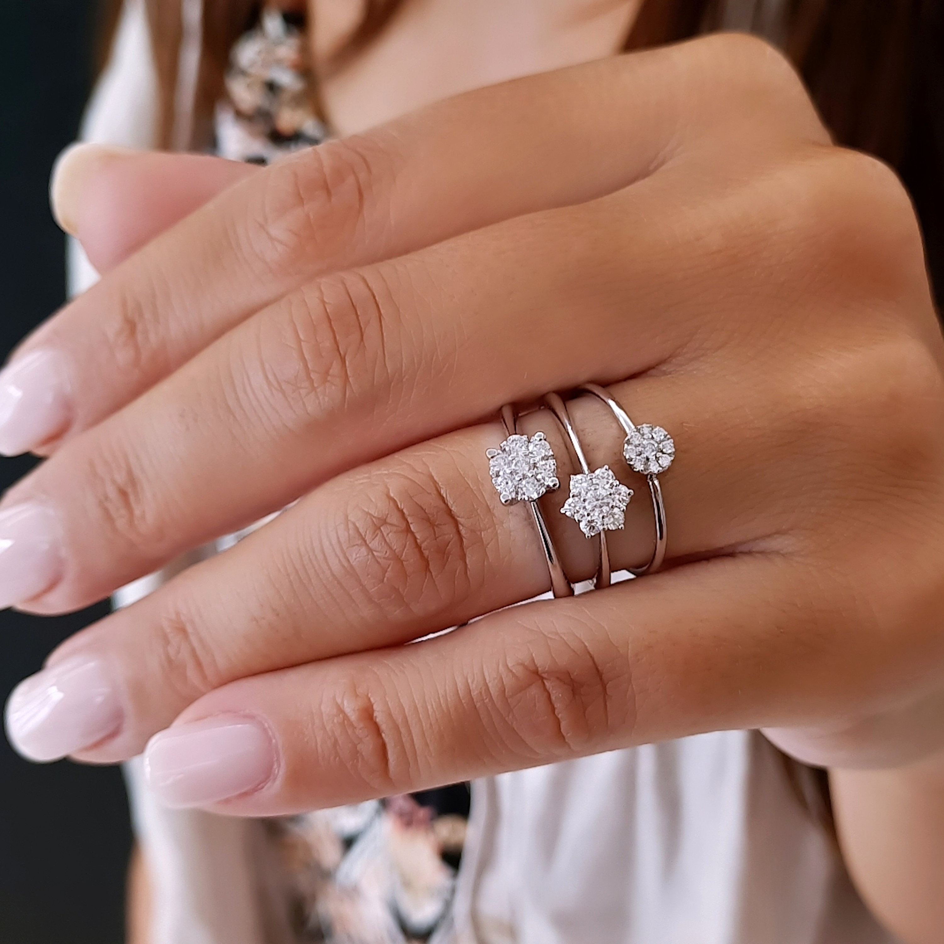 18Kホワイトゴールド ダイヤモンド フラワーリング、デイジー