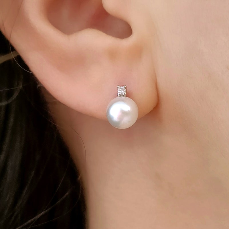 Gold Pearl Knotted Earrings