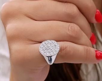 Anillo de sello para mujer en oro blanco de 18 quilates con diamante rosa. Anillo de sello para mujer con diamante pavé.