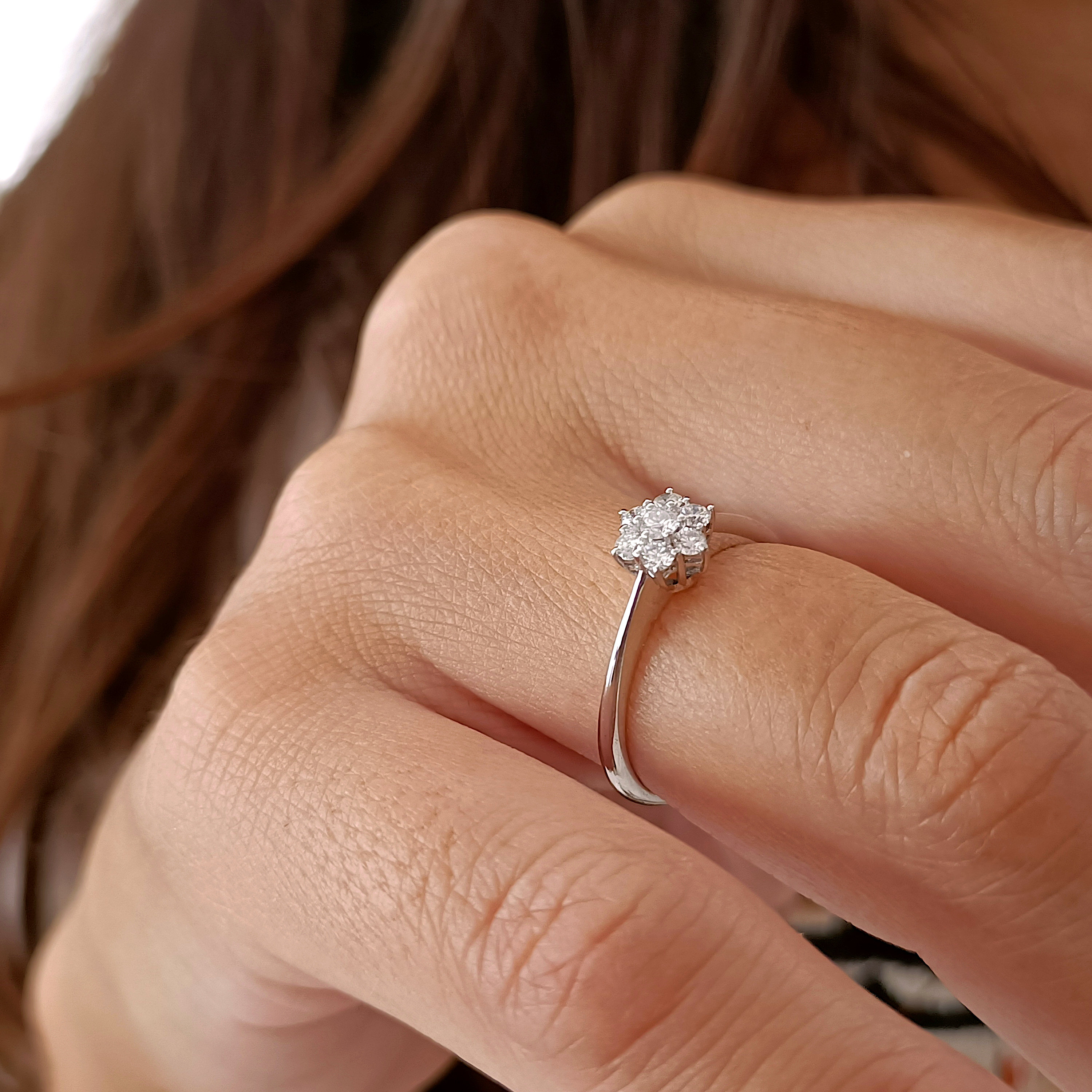 18Kホワイトゴールド ダイヤモンド フラワーリング、デイジー