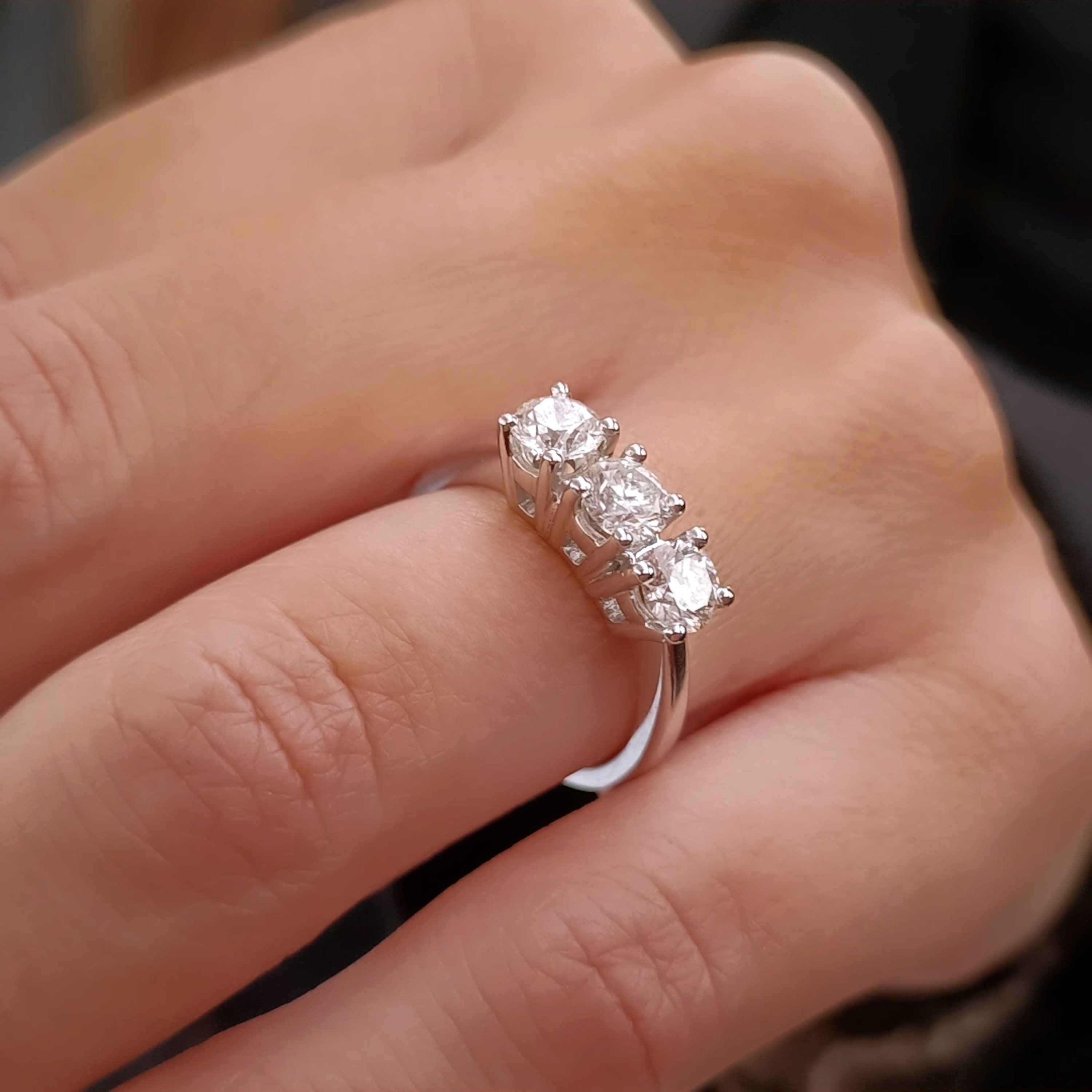 トリロジー ダイヤモンド リング 18K ホワイト ゴールド、スリー