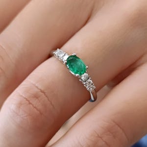 Oval Emerald and Diamond engagement ring in 18k white Gold, Emerald solitaire ring