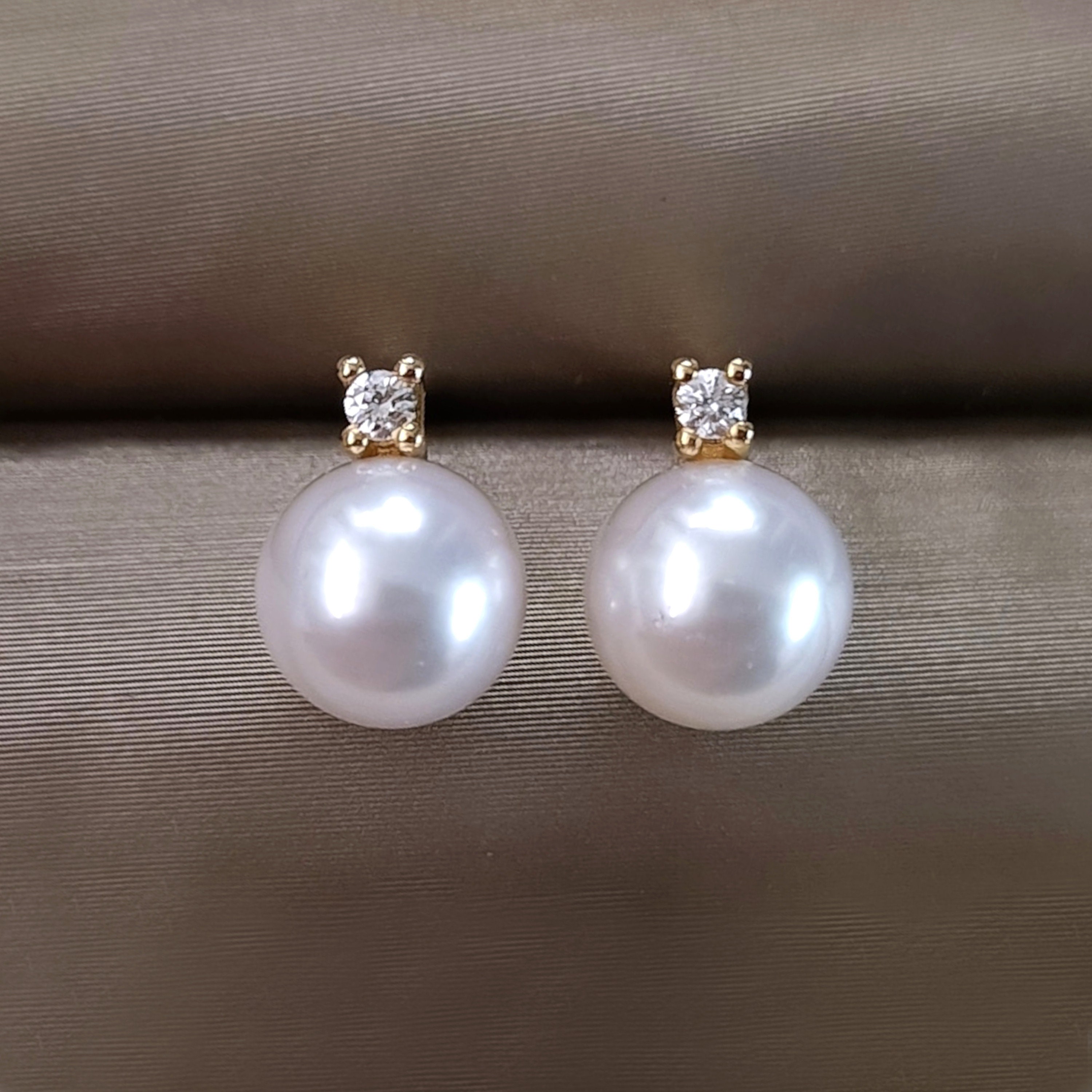 Akoya Pearl and Diamond Stud Earrings 18k Yellow Gold, Saltwater 