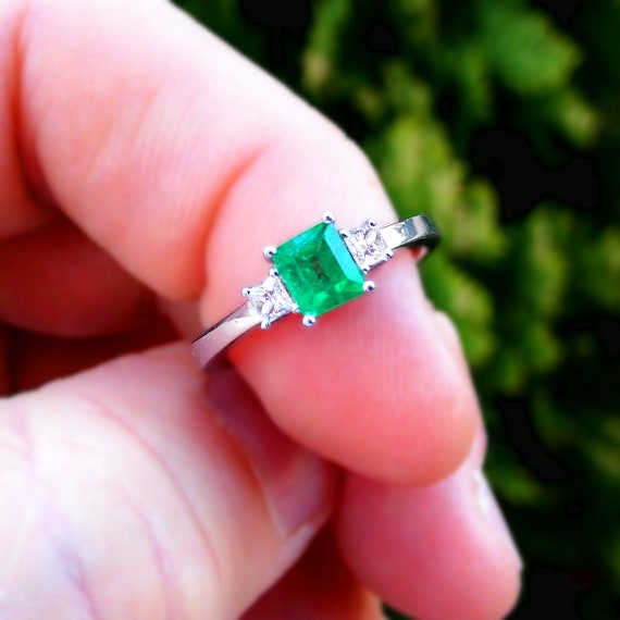 Anello con shop brillanti e smeraldo