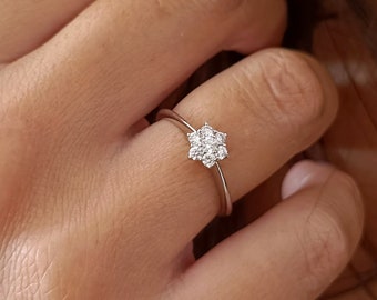 ダイヤモンド　フラワー　リング　ホワイトゴールド 18K ホワイトゴールド ダイヤモンド付きフラワー リング、ダイヤモンド