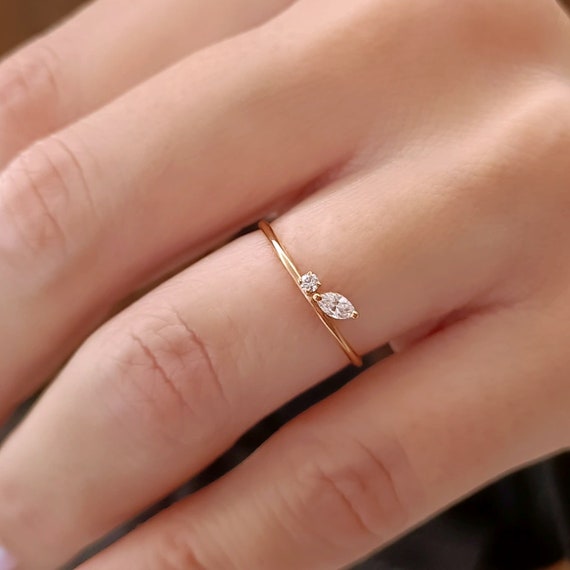 ダイヤモンドマーキスカットラウンドブリリアンカットリング18金