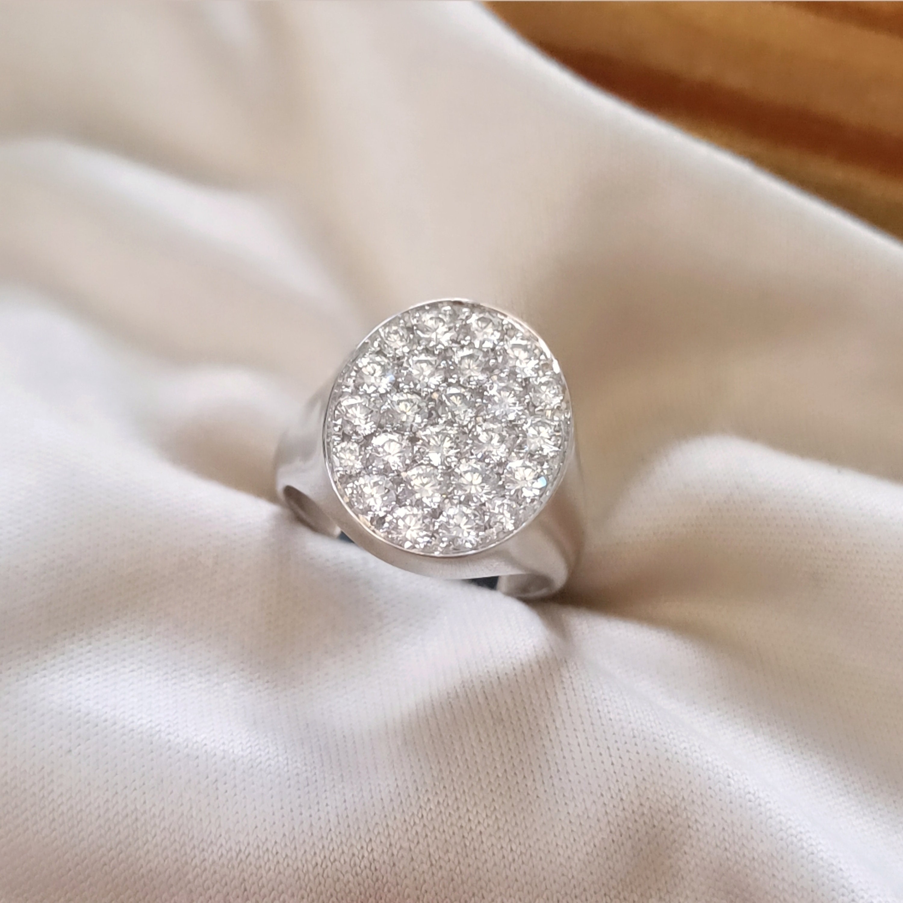 18k White Gold Diamond Oval Signet Ring By Yvonne Leon | Moda Operandi | Signet  ring, White gold diamonds, White gold