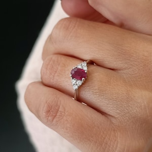 Oval Ruby engagement ring in 18k Gold, Ruby cluster ring, Solitaire ring