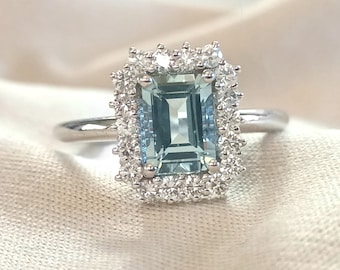 Emerald cut Aquamarine engagement ring in 18k white Gold, Diamond halo ring, Daisy ring