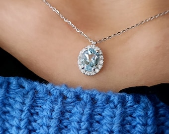 Ovale Aquamarin- und Diamant-Halskette aus 18 kt Weißgold