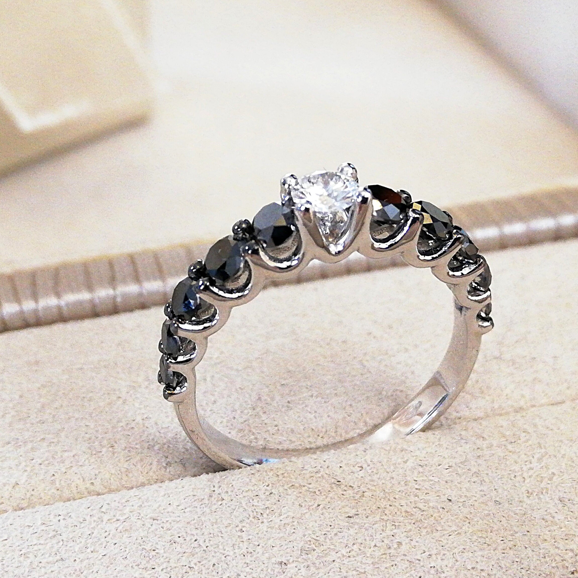 エタニティ リング ブラック ダイヤモンド 18K ホワイト ゴールド 