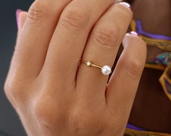 Pearl and Diamond ring in 18k Gold, Pearl cluster ring, Delicate ring
