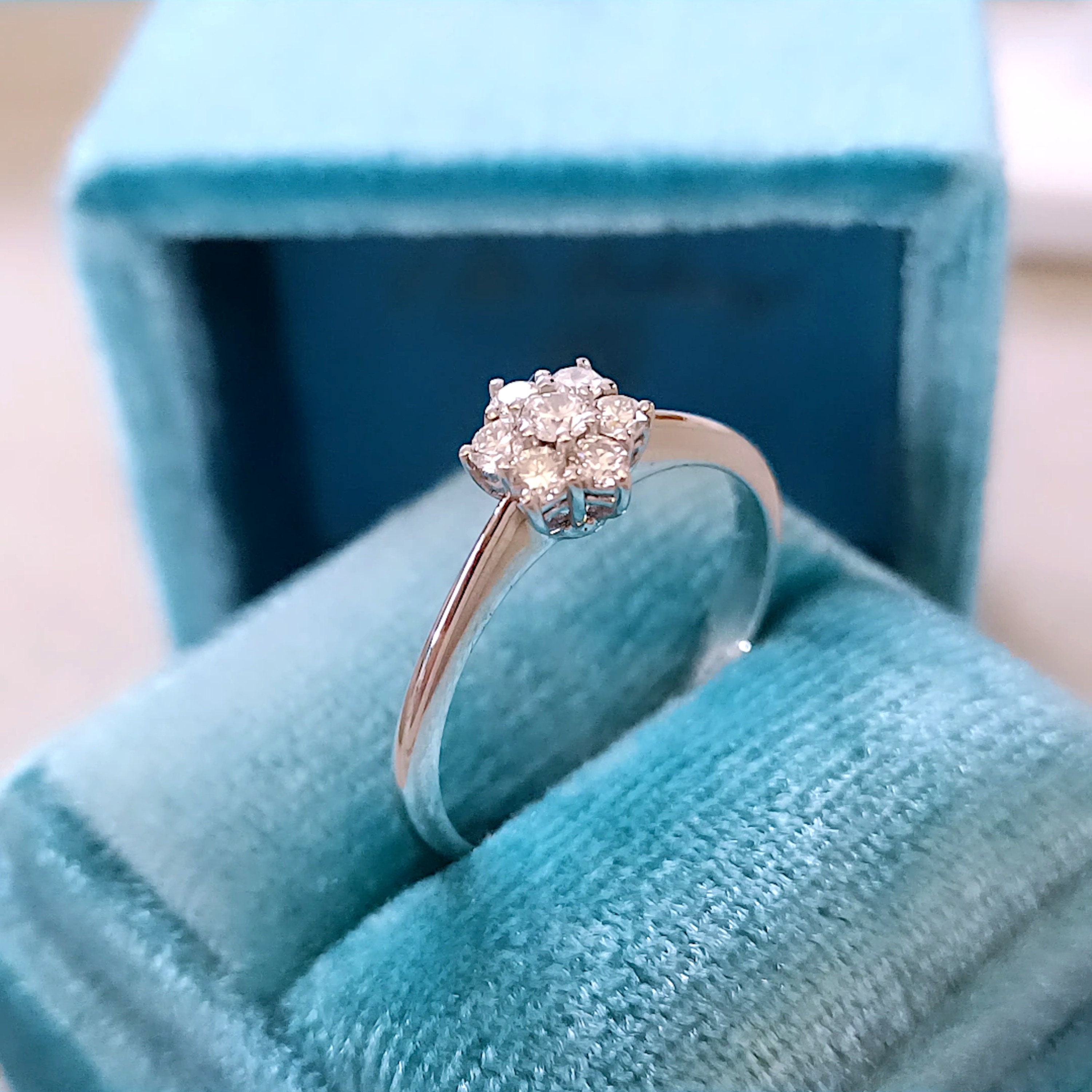 18Kホワイトゴールド ダイヤモンド フラワーリング、デイジー