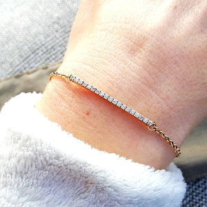 Diamond tennis bracelet for women, 18k gold chain