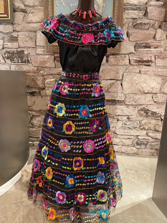 Amazing Chiapas Embroidered Folklorico Set Size S