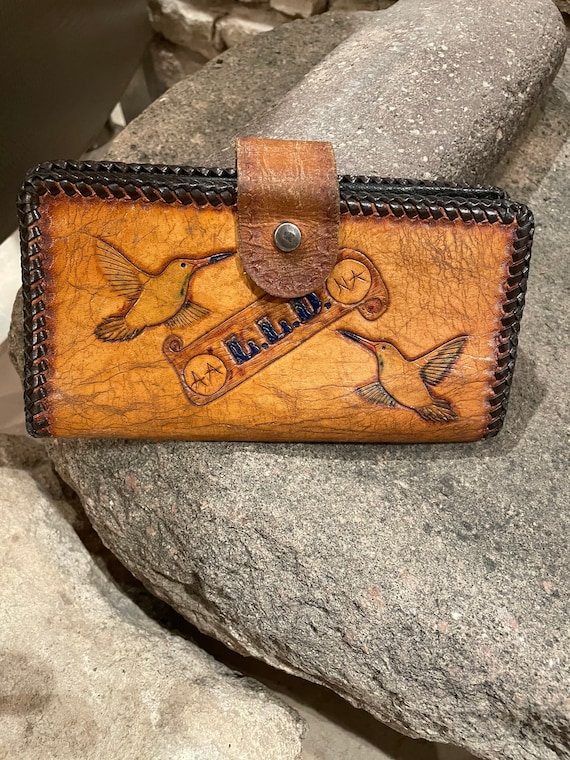 Lovely Vintage Tooled Leather Hummingbird Wallet - image 2