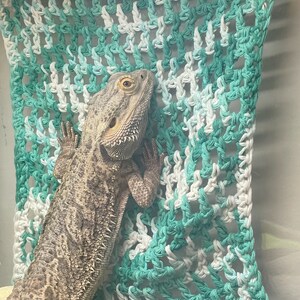 かぎ針編みのクライミングウォール