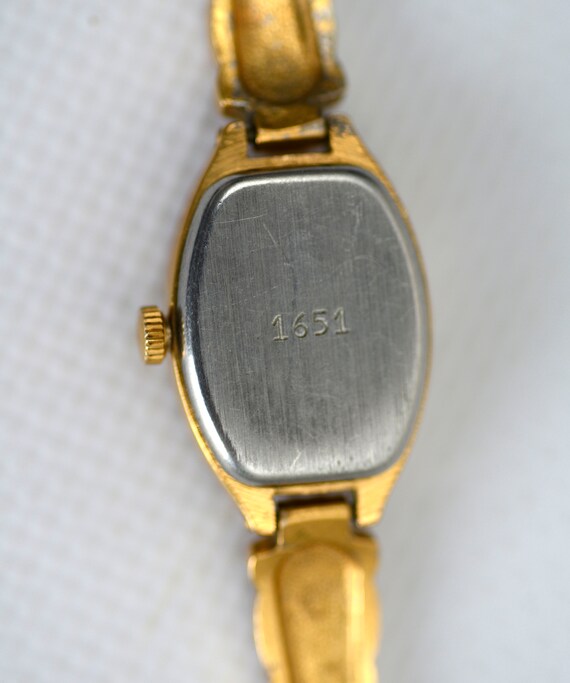 Women's sophisticated wristwatch with a gold and … - image 5