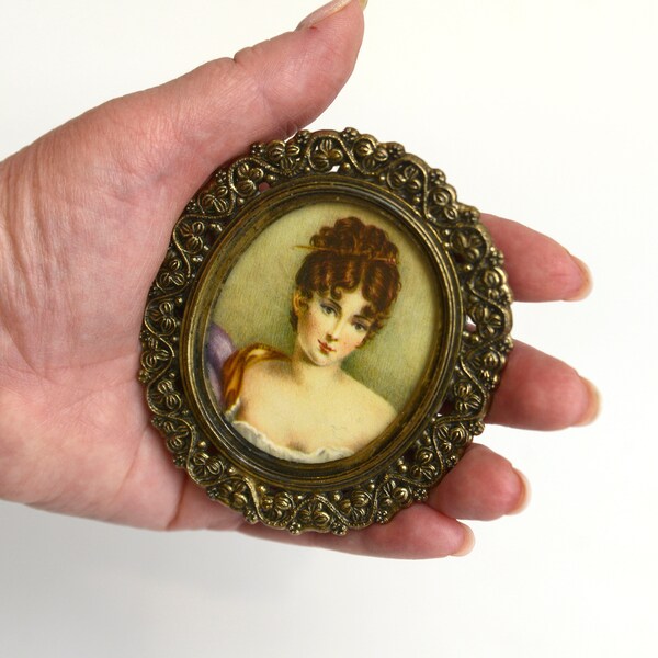 Victorian Framed Portrait of a lady, Small oval frame in Victorian style, Antique art Frames ,Bronze Old Victorian Frame