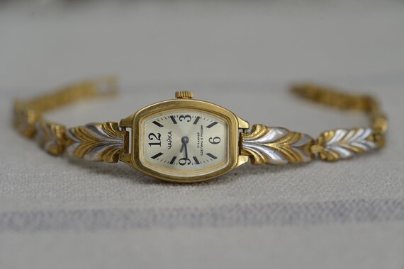 Women's sophisticated wristwatch with a gold and … - image 3