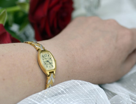Women's sophisticated wristwatch with a gold and … - image 2