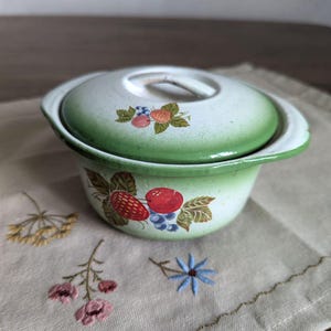 ヴィンテージ ミッドセンチュリー エナメル製ソースパン（蓋付き）／小型エナメル鋳鉄製ローストパン 0.5L