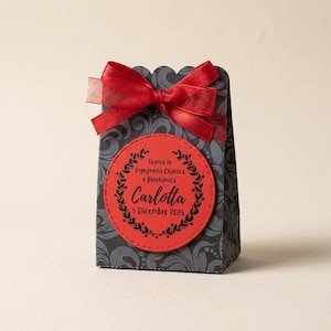100 Pezzi Scatole Portaconfetti Bomboniere Con Manico Cuore Elegante Bianco e Nero Matrimonio (50pz Bianco & 50pz Nero