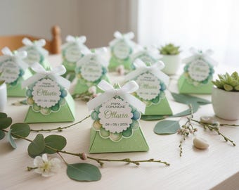 Pyramid favor box with customizable name and date tag. First Communion, Baptism.