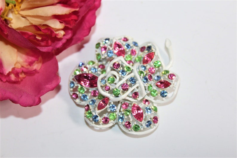 Vintage White Enamel Pink Green Blue Pastel Flower Brooch BU21