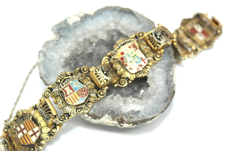 Vintage Unique DAMASCENE FAMILY Crest Enamel Exceptional Gold Tone Bracelet BRL3