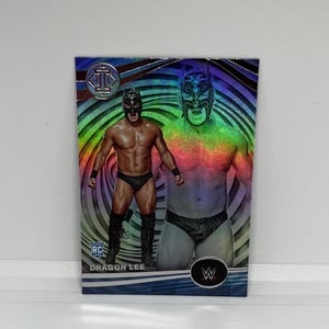 Dragon Lee #265; Ilusões - Novato; Panini WWE Chronicles 2023