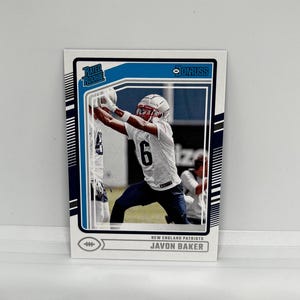 Javon Baker, numéro 353 des Patriots de la Nouvelle-Angleterre ; Rookie évalué ; Ballon de football Panini Donruss 2024