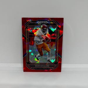 Marcus Allen #72 Las Vegas Raiders; Red Cracked Ice Prizm; Panini Prizm Draft Picks Futebol 2023