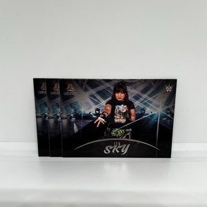 Iyo Sky #170; Inserto Luminance; Panini WWE Chronicles 2023