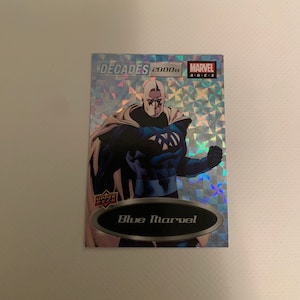 Blue Marvel #D10-5; Inserto Decenni 2000; Upper Deck Marvel Ages 2020