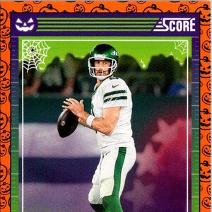 Aaron Rodgers n° 222, jets new-yorkais ; citrouilles oranges ; Ballon de football pour un match Panini 2024