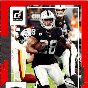 Josh Jacobs #285 Las Vegas Raiders; Prova de Imprensa Vermelha; Panini Donruss Futebol 2022